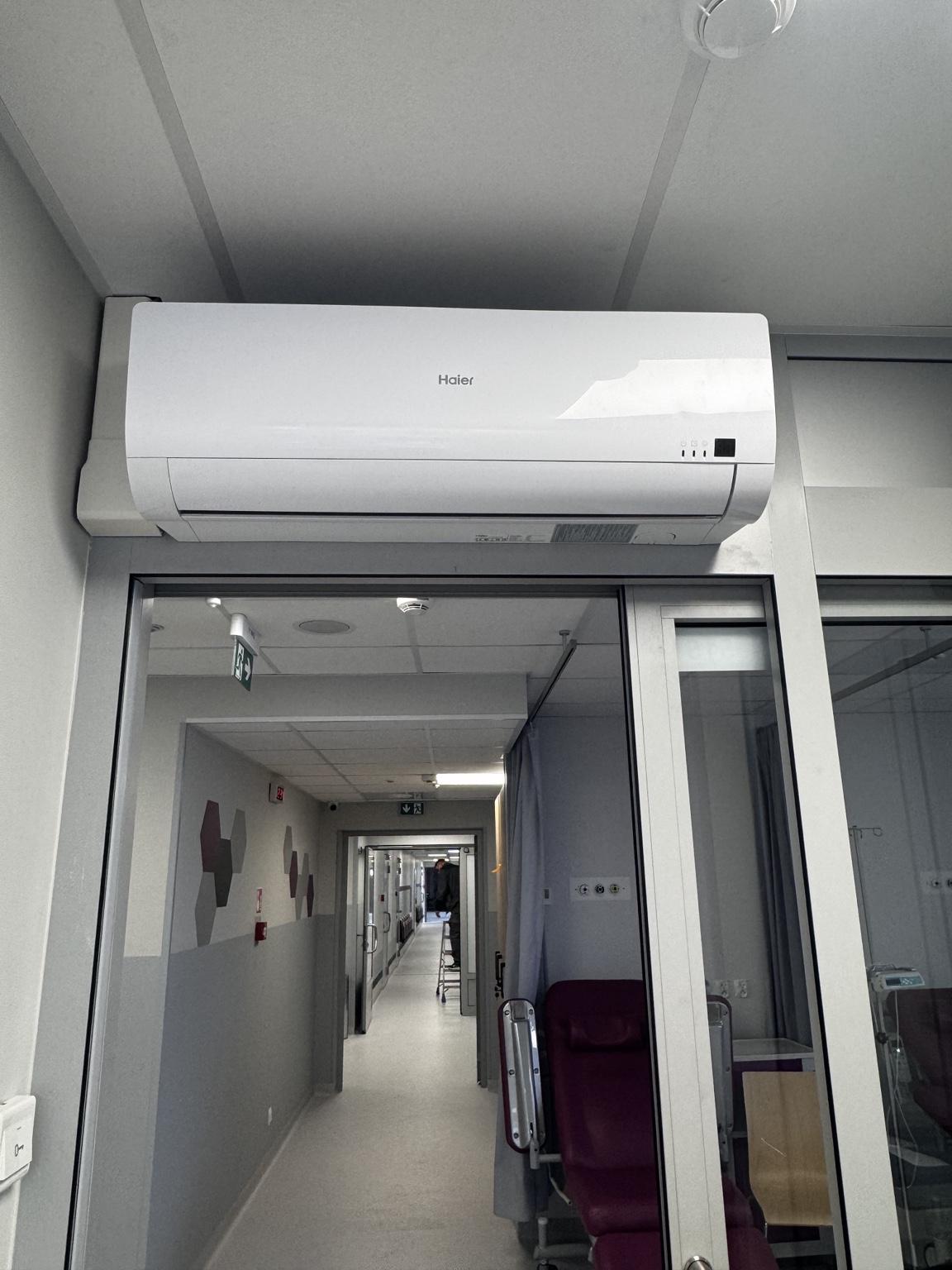 Instalacja dużych jednostek dachowych